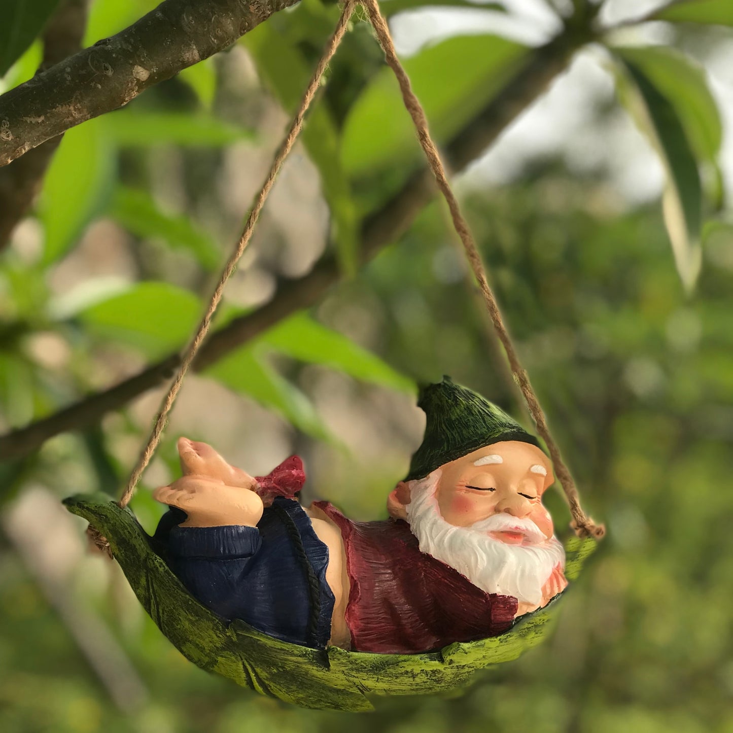 Charming Resin Animal Statues for Your Garden: Hang Cute Frogs, Cats, Dogs, and Even Santa Claus from Your Trees!