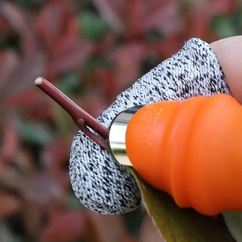 Thumb Pruner with Protective Sheath for Precise Pruning